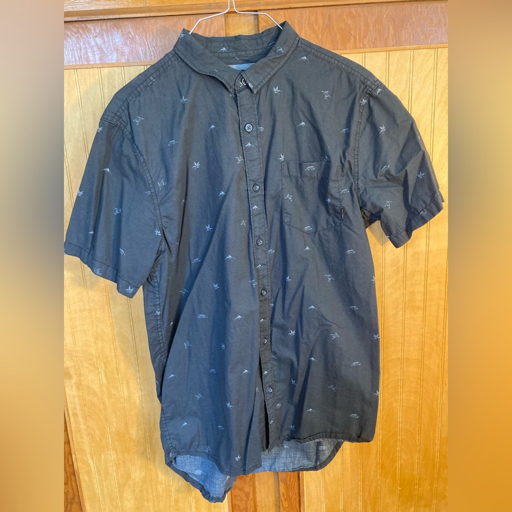 Quicksilver Modern Fit Men’s Casual Button Down Size Medium